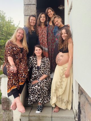 Ešte pár krásnych momentov z príprav môjho predpôrodného rituálu u nás doma. ✨ Je pre mňa neuveriteľné a zároveň...